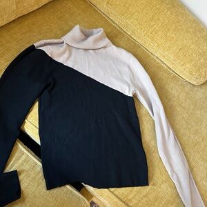 Commense Two-Tone Turtleneck Sweater